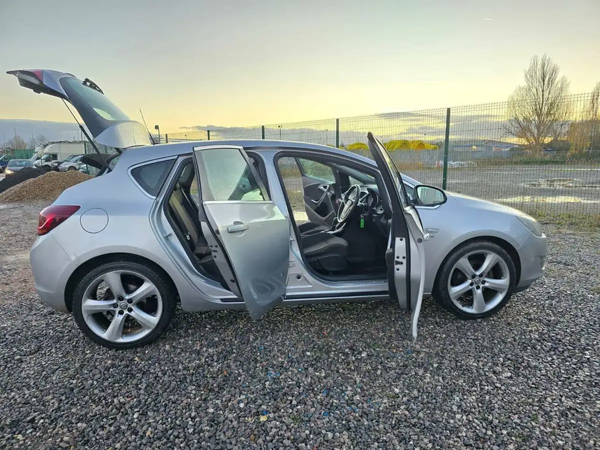 2010-vauxhall-astra-16-sri-16v-vvt-115ps-hatchback-5d-auto-big-14