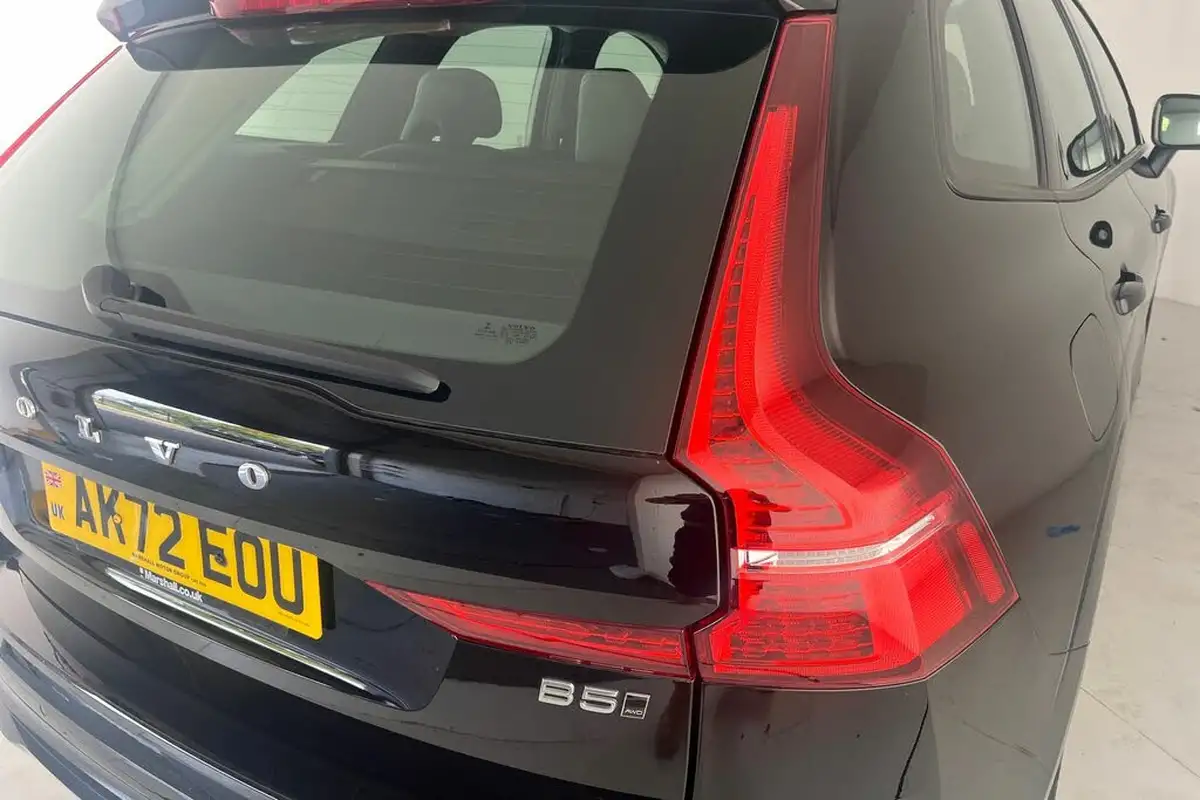 2022-volvo-xc60-20-b5-core-big-19