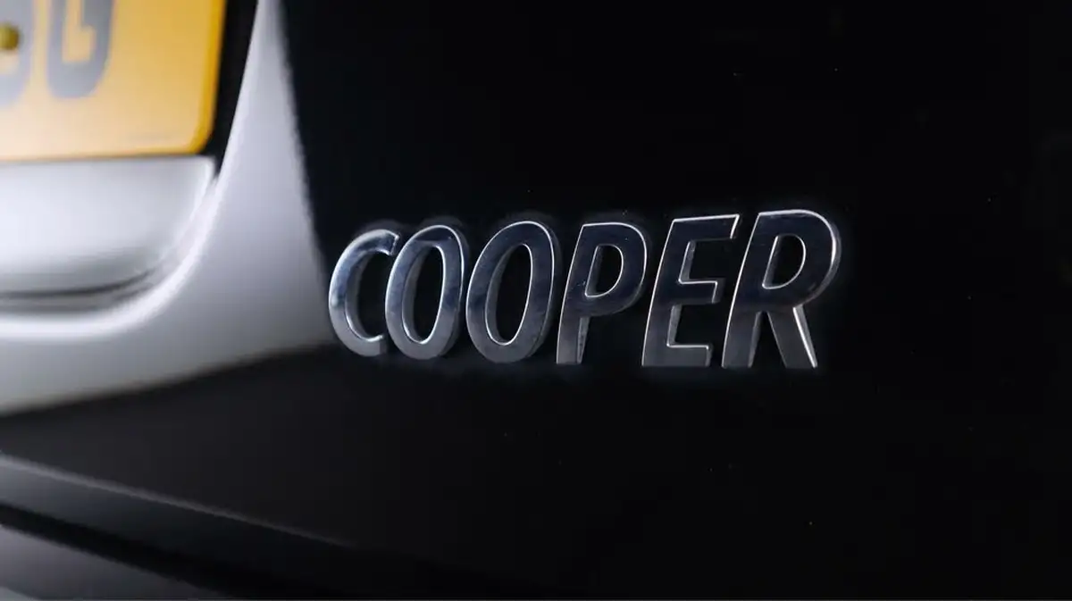 2019-mini-cooper-15-cooper-classic-hatchback-3d-big-20