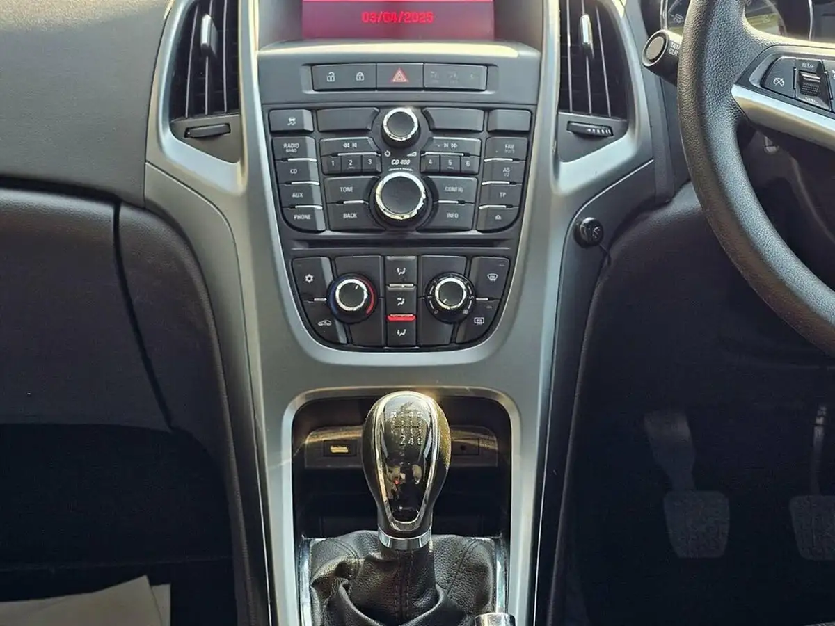 2013-vauxhall-astra-gtc-16-sport-16v-turbo-180ps-big-26