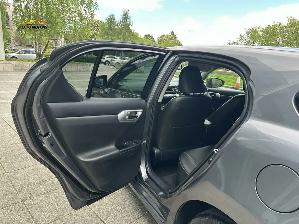 2013-lexus-ct-200h-18-advance-big-31