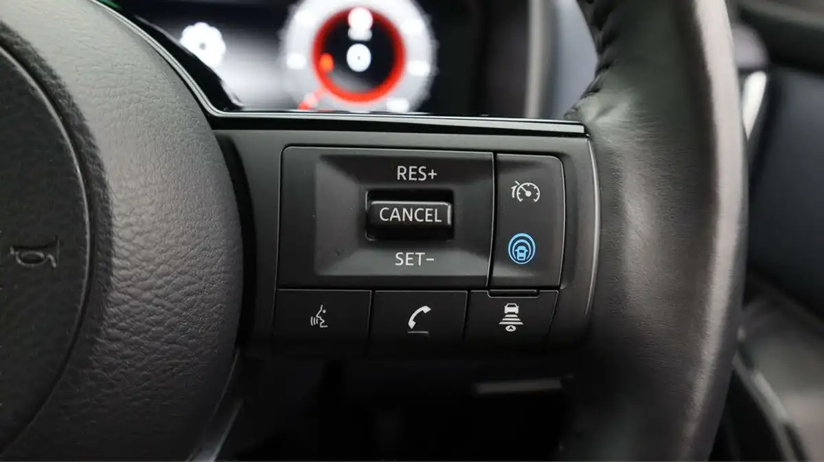 2022-nissan-qashqai-13-dig-t-tekna-big-24