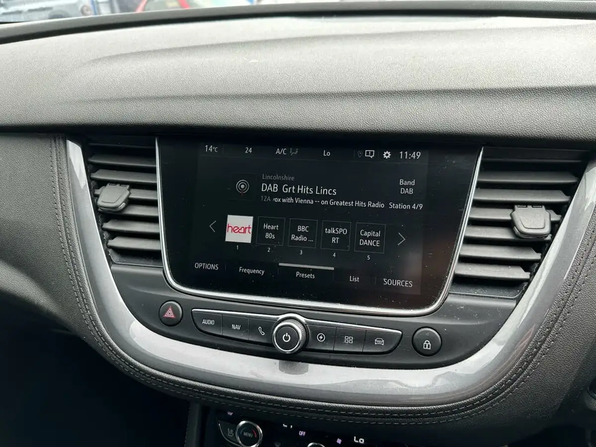 2020-vauxhall-grandland-x-16i-turbo-elite-nav-big-1