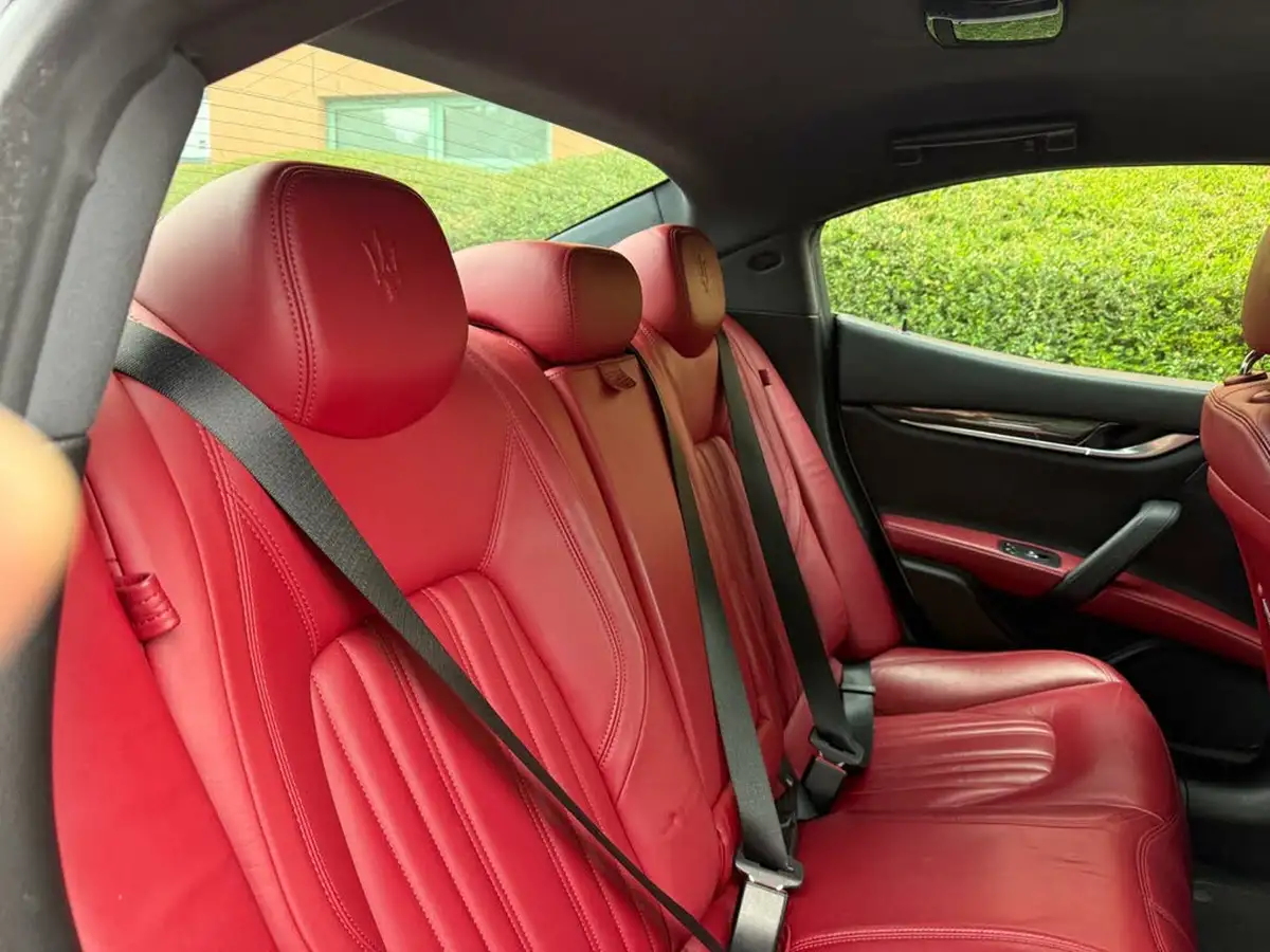 2015-maserati-ghibli-30-big-31