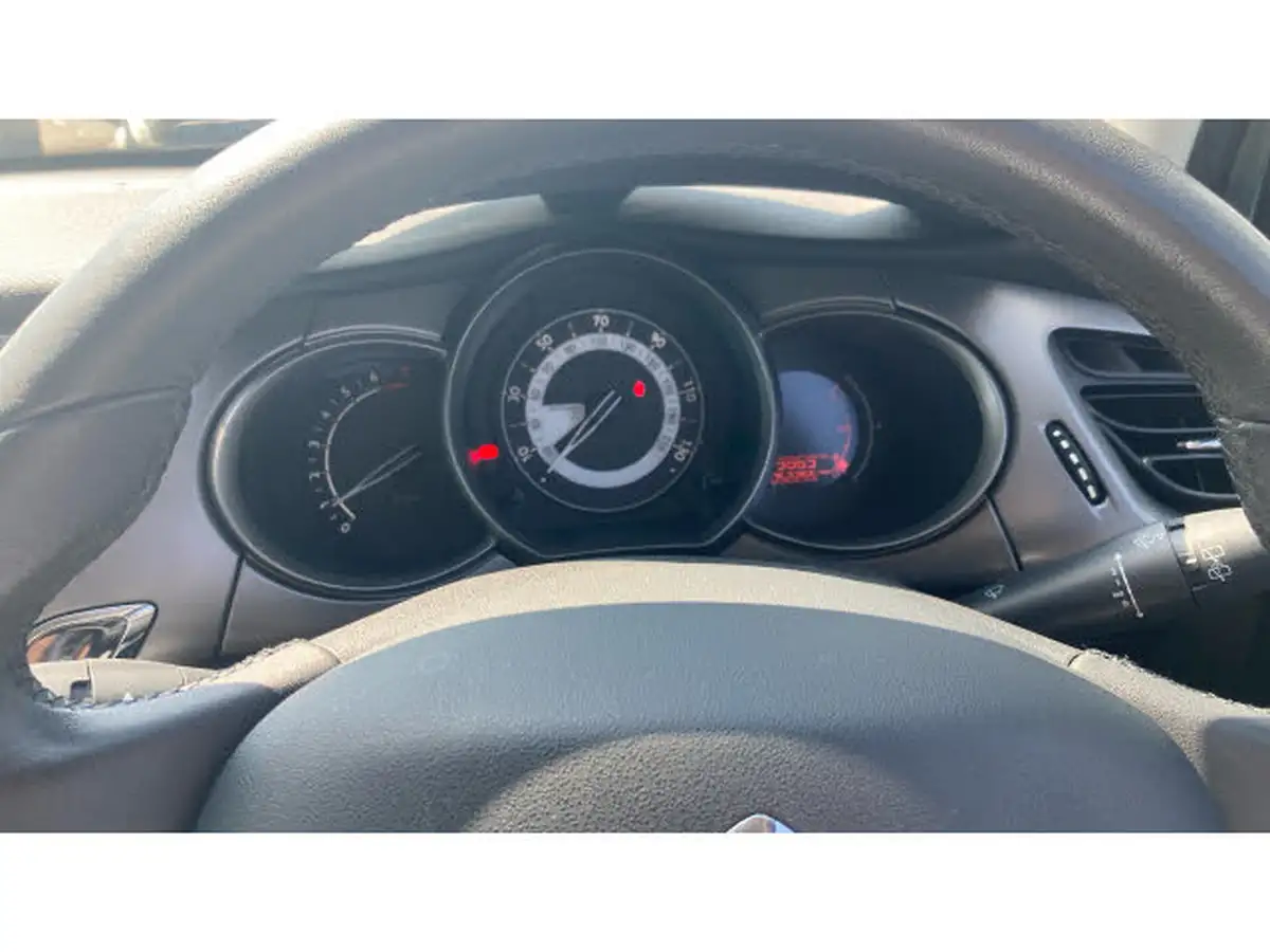 2017-citroen-c3-12-edition-big-17