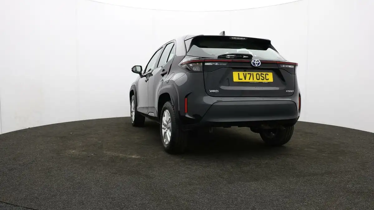 2021-toyota-yaris-cross-15-vvt-i-icon-big-71