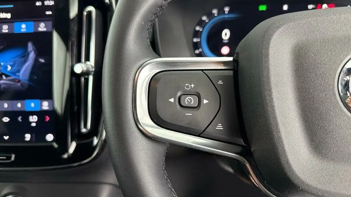 2024-volvo-xc40-20-b3-plus-big-22