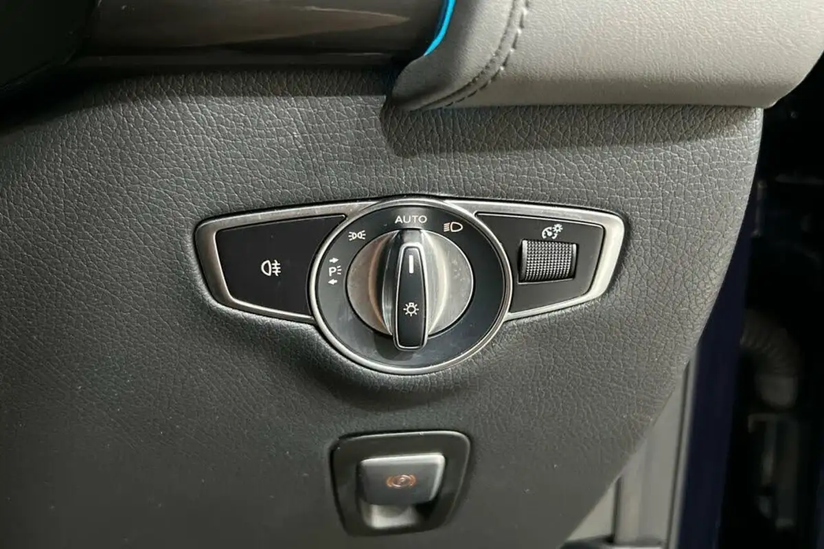 2021-mercedes-benz-eqc-e-eqc-400-amg-line-premium-big-33