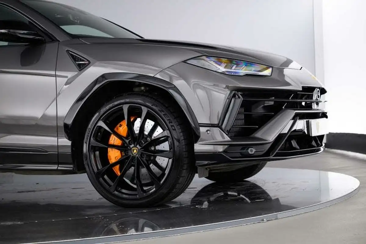 2024-lamborghini-urus-40-no-trim-big-19