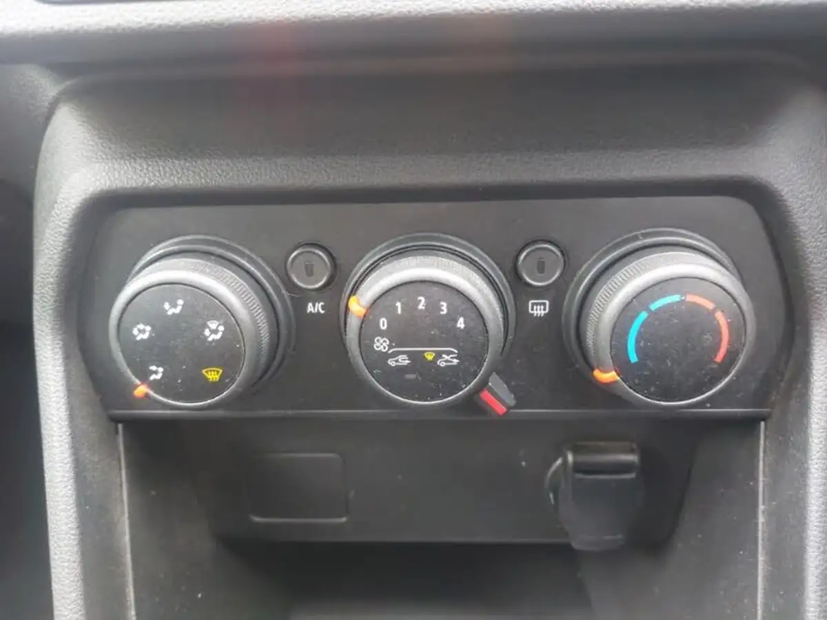 2022-dacia-sandero-stepway-10-tce-essential-90bhp-big-13