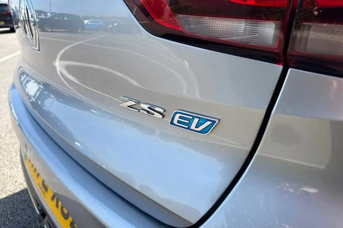 2022-mg-zs-suv-e-trophy-ev-156ps-long-range-big-32