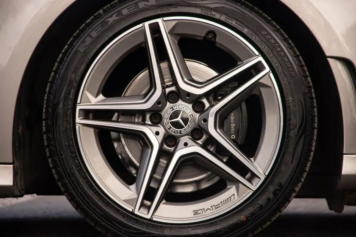 2020-mercedes-benz-a-class-13-a200-amg-line-hatchback-5d-big-37