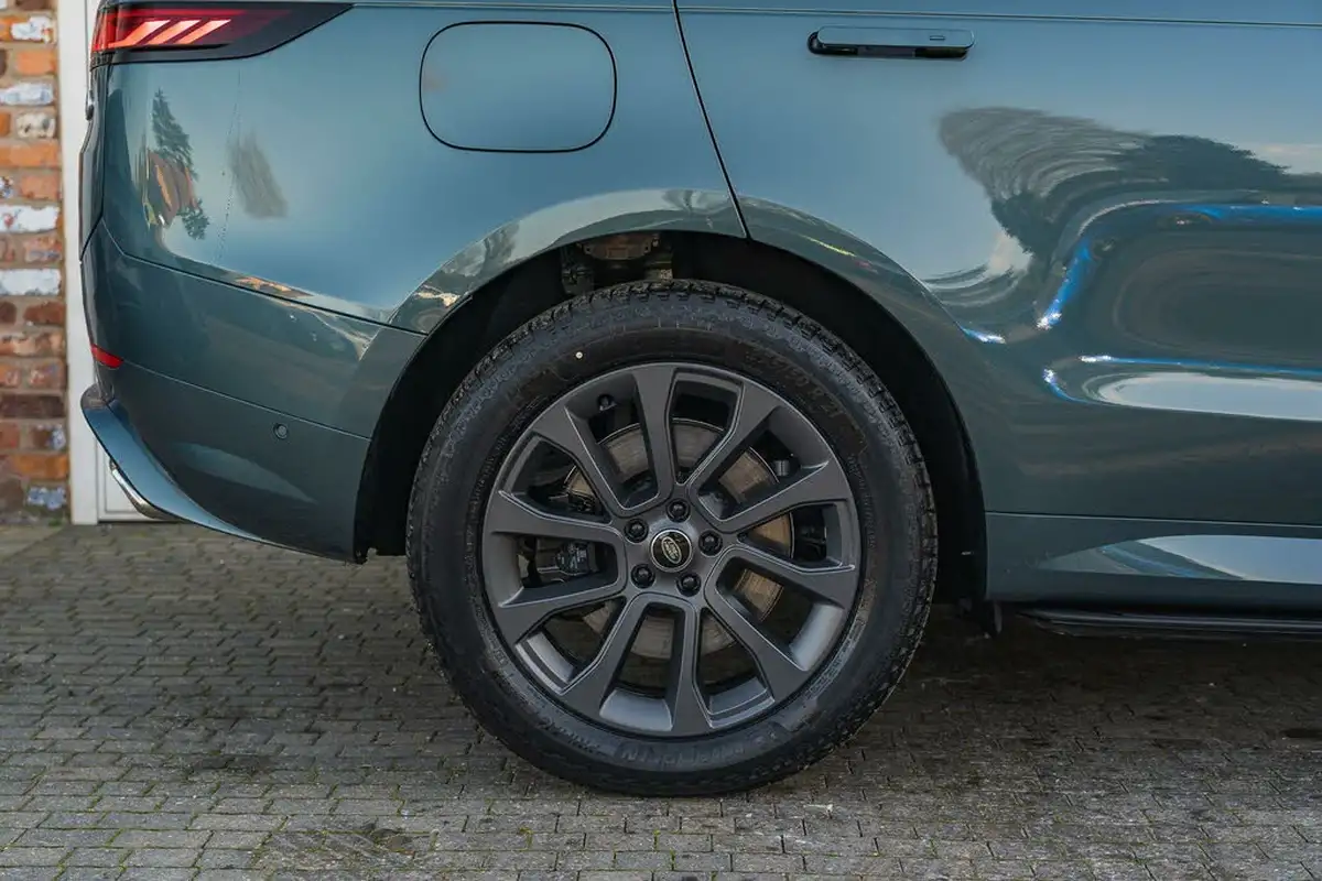 2023-land-rover-range-rover-sport-30-p440e-dynamic-se-big-15