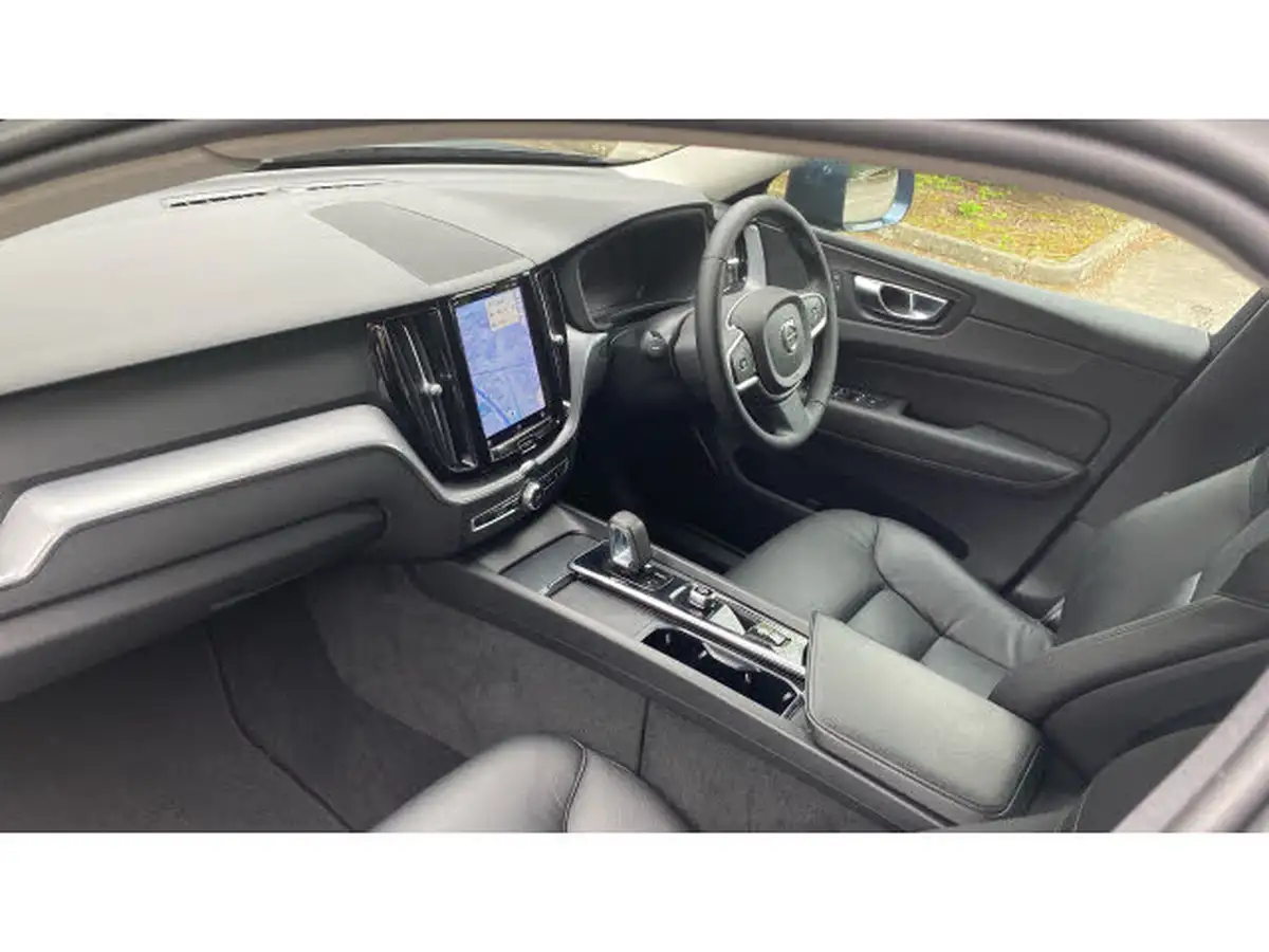 2021-volvo-xc60-20td-b4-momentum-awd-big-3