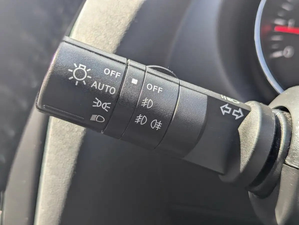 2013-nissan-qashqai-16-acenta-big-16
