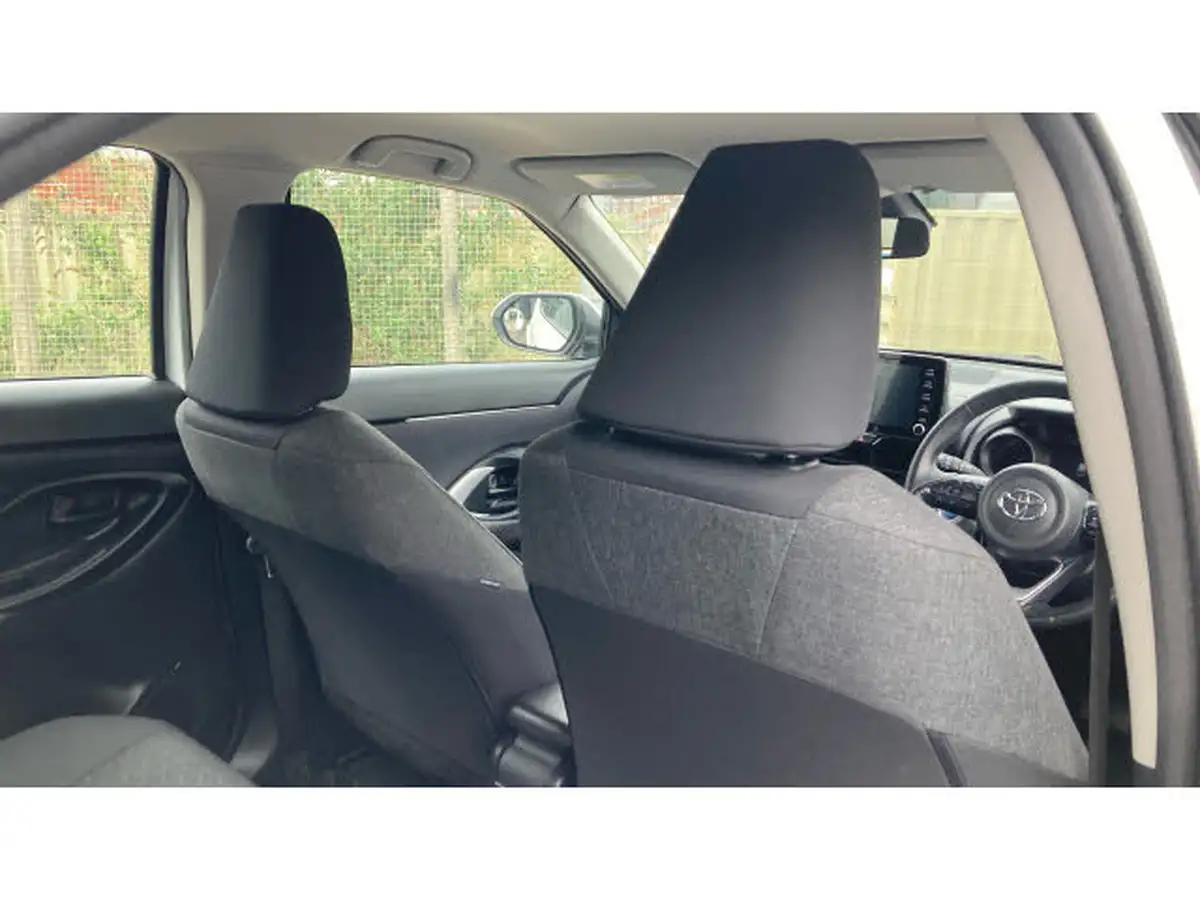 2023-toyota-yaris-cross-15-vvt-i-icon-big-19
