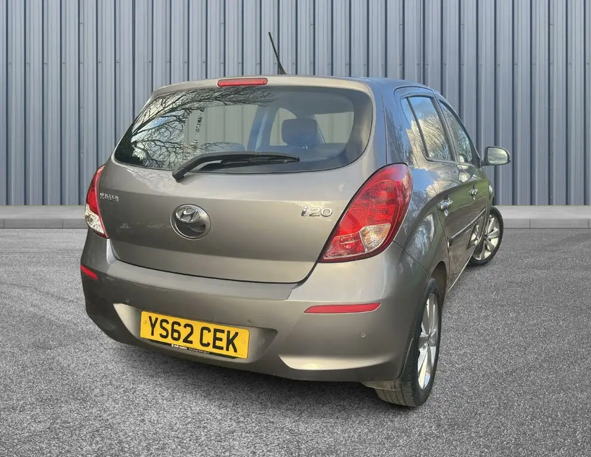 2012-hyundai-i20-14-style-99bhp-big-5