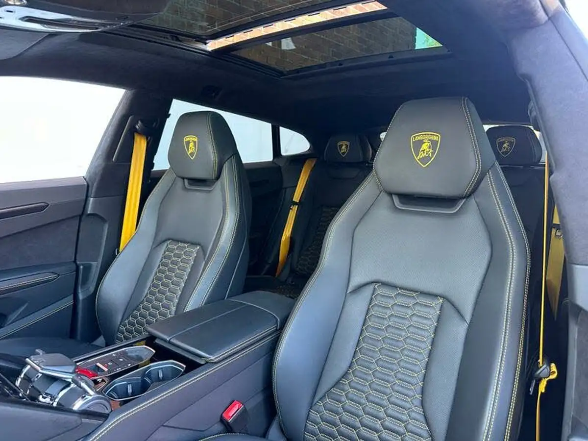 2022-lamborghini-urus-40-no-trim-big-6