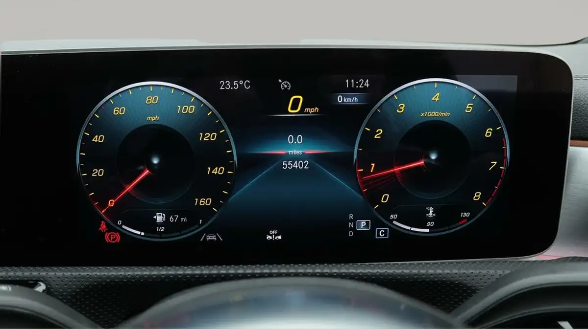 2020-mercedes-benz-cla-13-cla-180-amg-line-premium-plus-coupe-4d-big-10