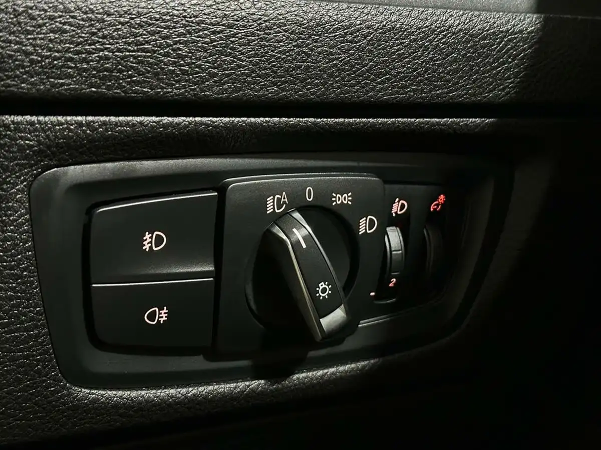 2018-bmw-1-series-20td-118d-se-5d-big-15