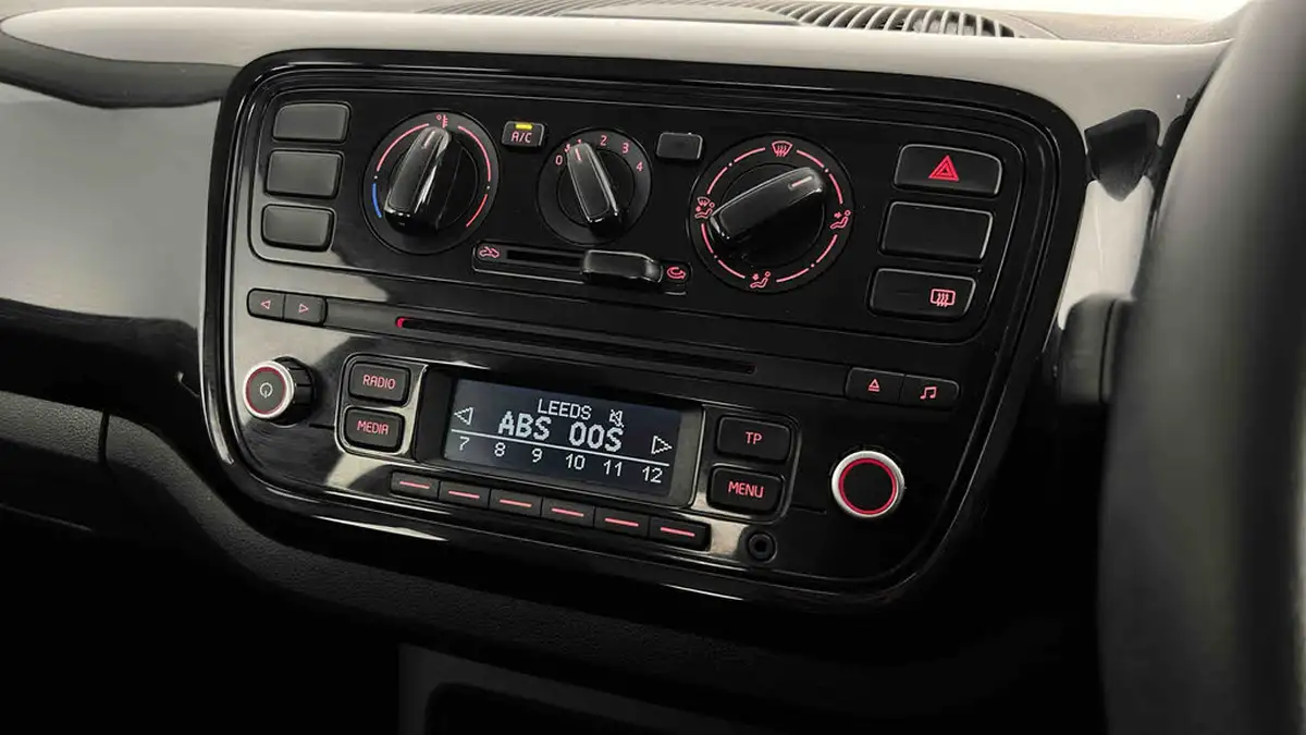 2016-volkswagen-up-10-move-up-5d-big-32