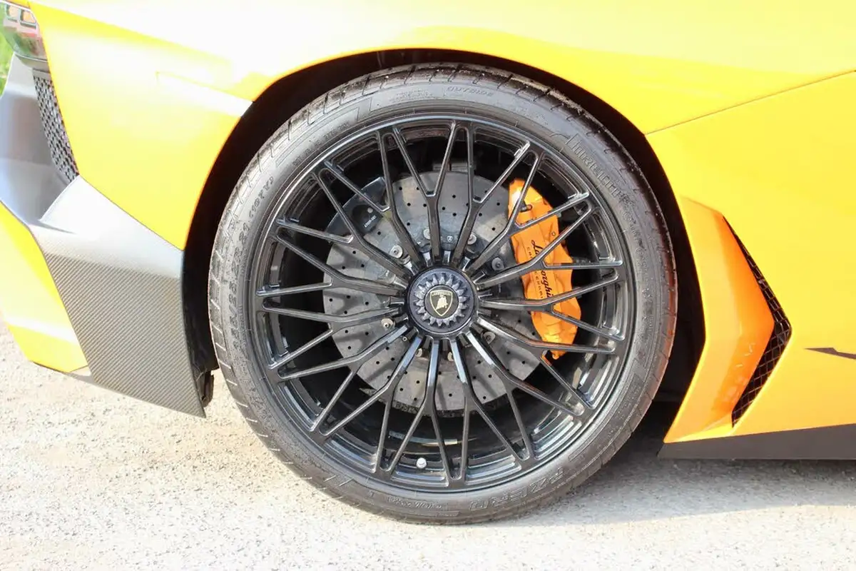 2016-lamborghini-aventador-65-lp-750-4-superveloce-coupe-big-57