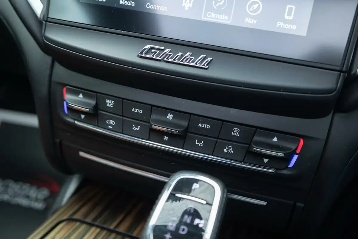 2020-maserati-ghibli-30td-gransport-big-23