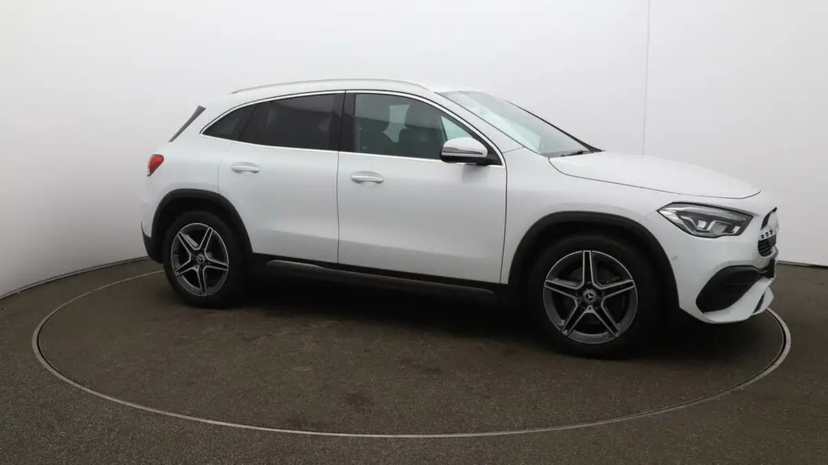 2022-mercedes-benz-gla-class-13-gla-180-amg-line-premium-big-36
