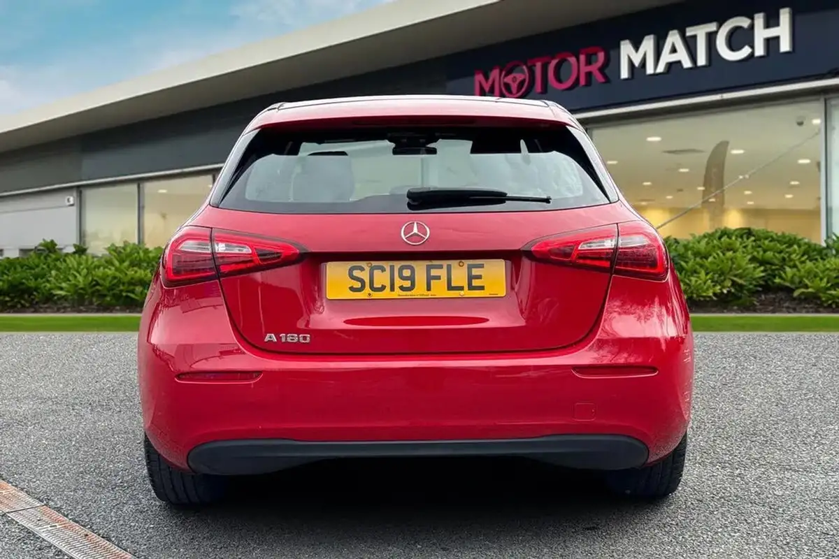 2019-mercedes-benz-a-class-13-a180-se-7g-dct-big-3