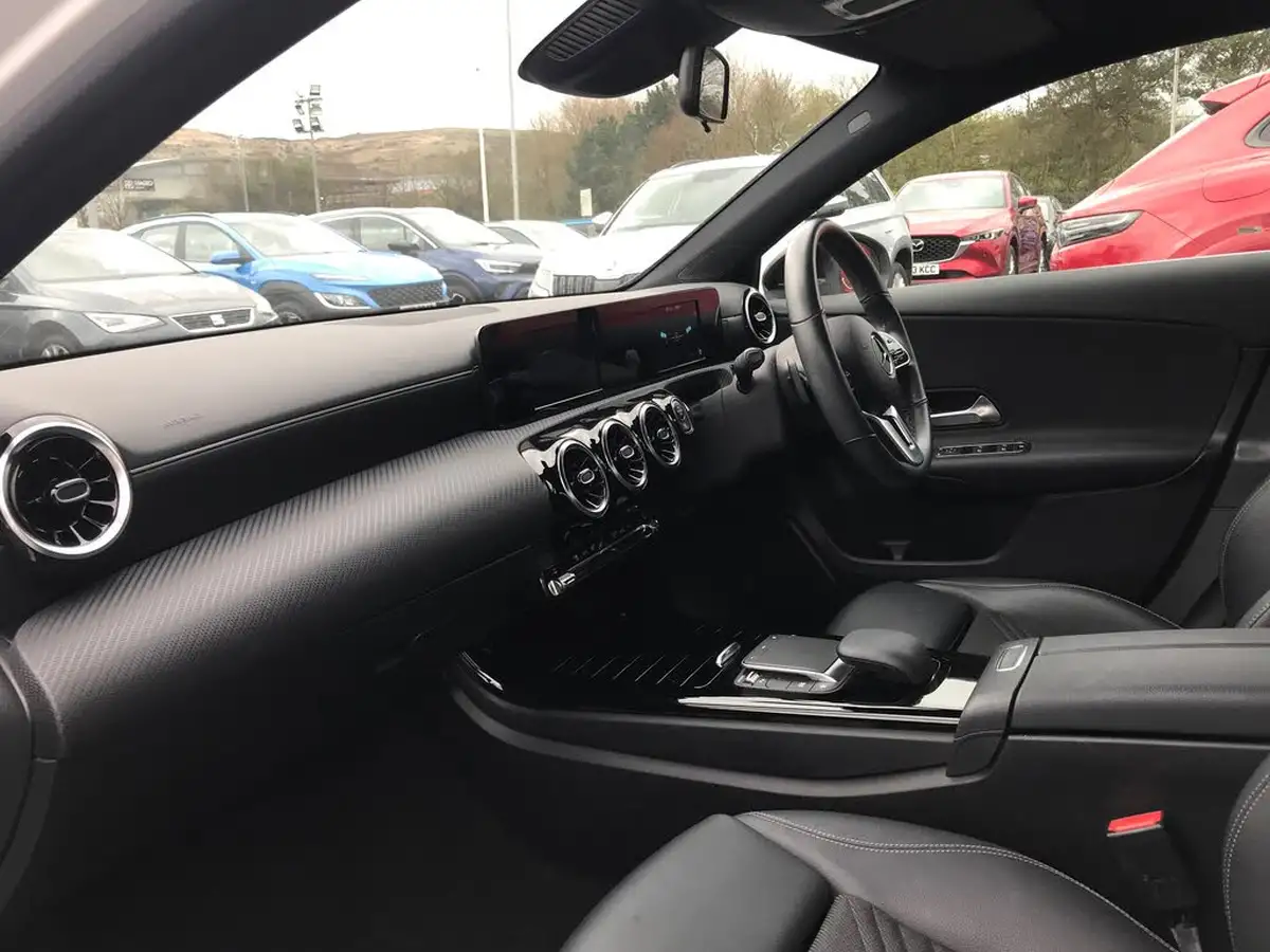 2021-mercedes-benz-a-class-13-a180-se-7g-dct-big-4
