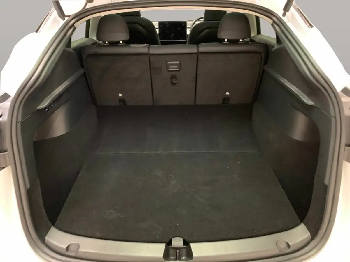 2023-tesla-model-y-e-rwd-big-32