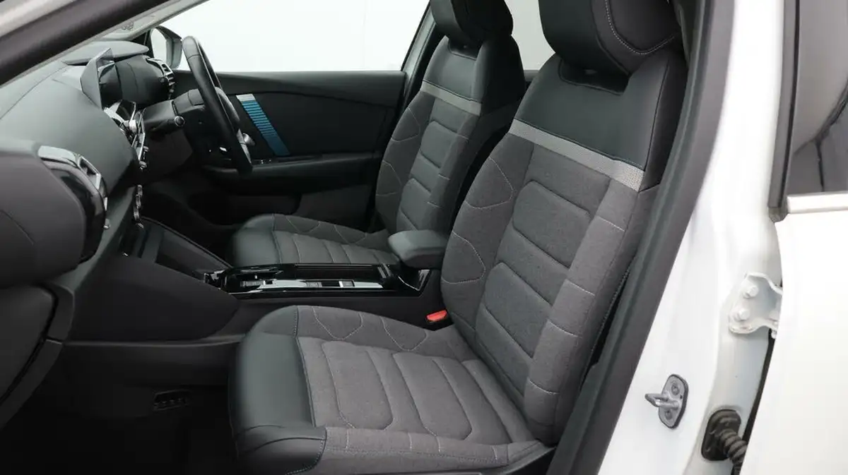 2022-citroen-c4-e-shine-big-14