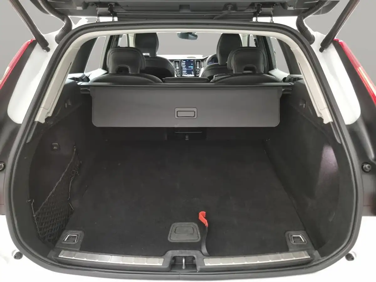 2023-volvo-xc60-20-b5-plus-big-40