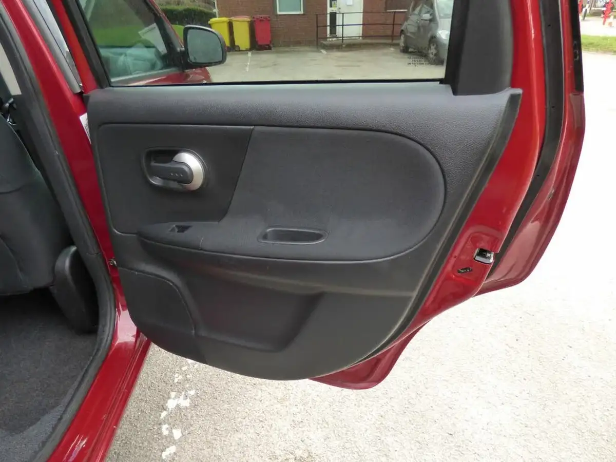 2011-nissan-note-16-n-tec-auto-big-7