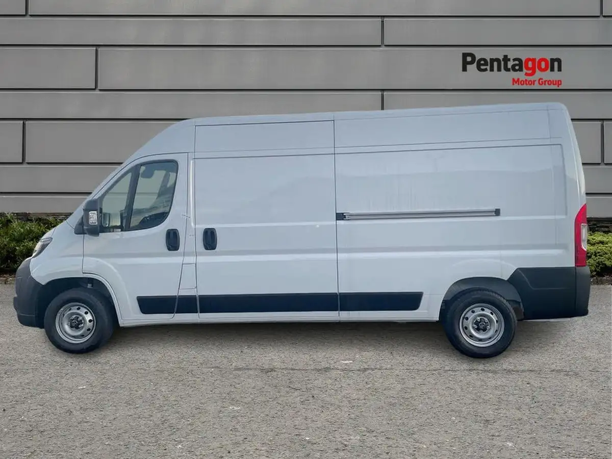 2025-vauxhall-movano-big-11