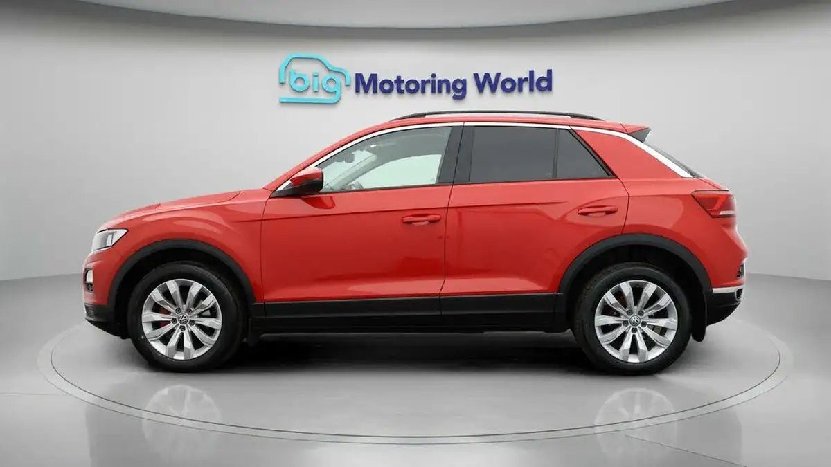2018-volkswagen-t-roc-10-tsi-se-big-3