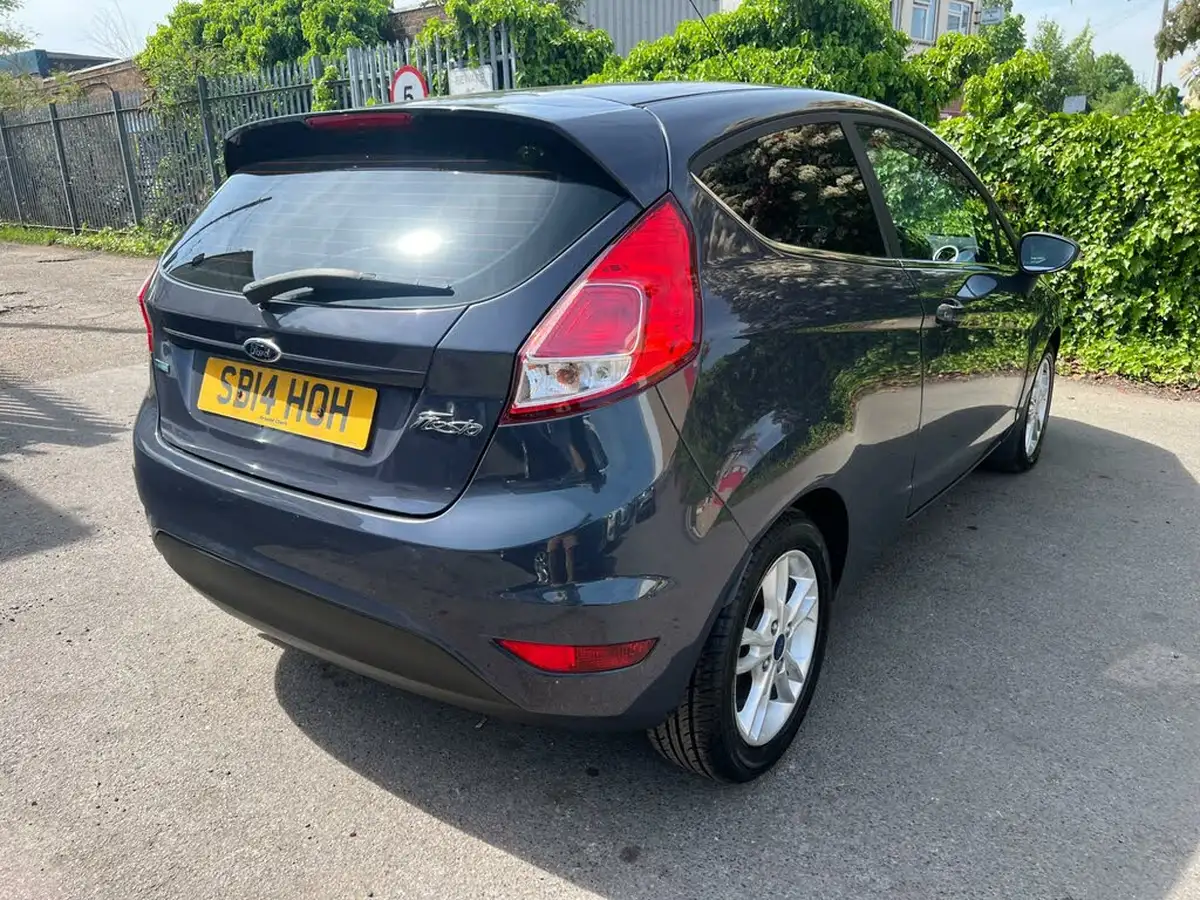 2014-ford-fiesta-10-zetec-100ps-ecoboost-ss-3d-big-19