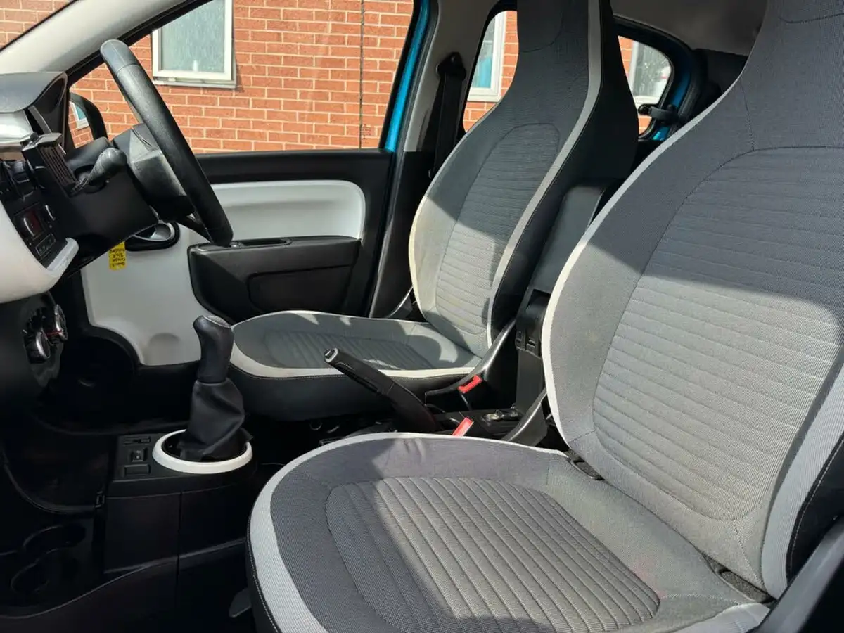 2015-renault-twingo-10-sce-play-big-21