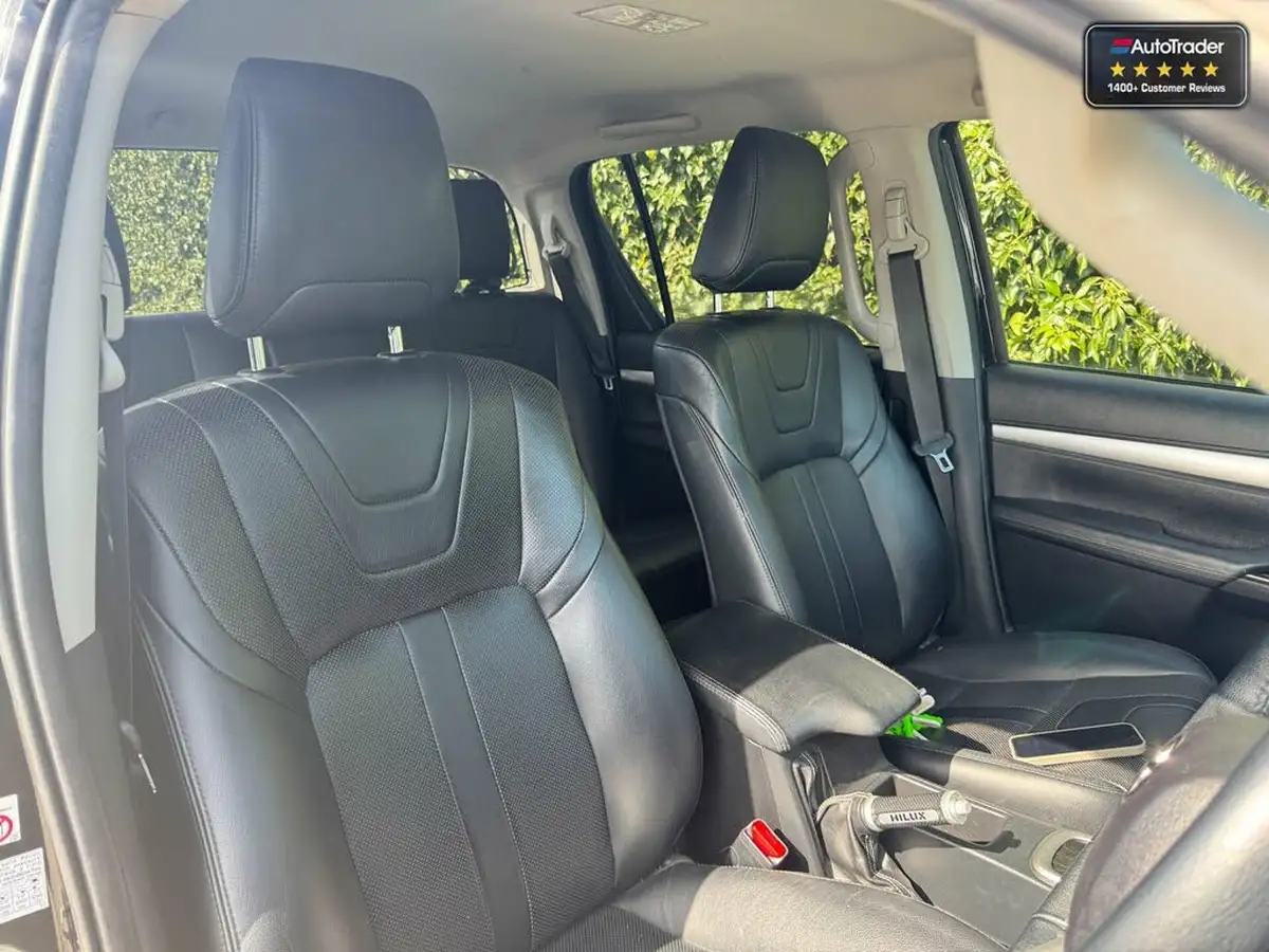 2017-toyota-hi-lux-24d-invincible-x-auto-big-11