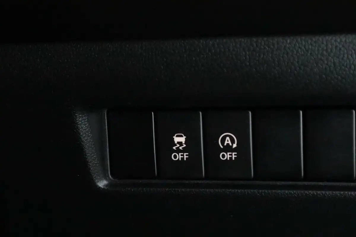 2020-suzuki-swift-12-dualjet-sz-t-90ps-1242cc-big-18