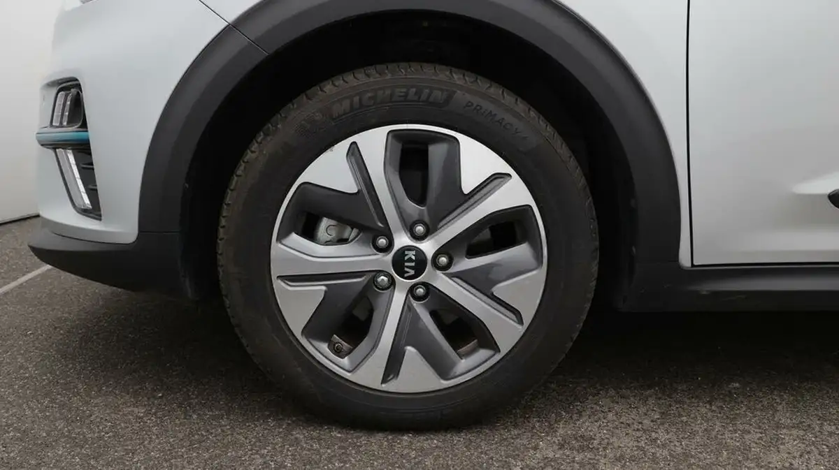 2021-kia-e-niro-ev-3-big-18
