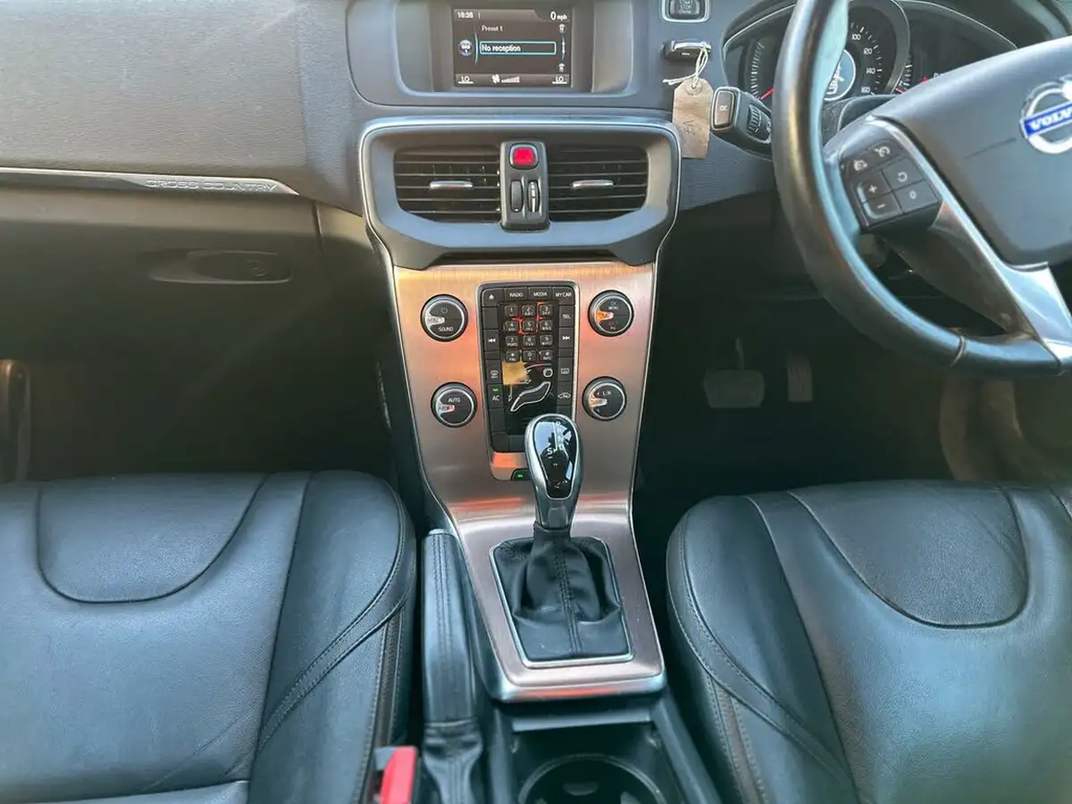 2014-volvo-v40-16td-d2-cross-country-lux-powershift-big-14