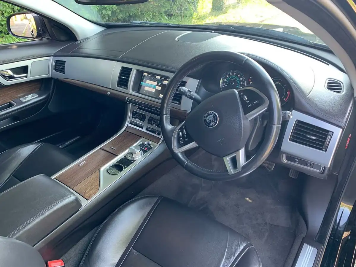 2014-jaguar-xf-22td-luxury-163ps-sportbrake-5d-big-8