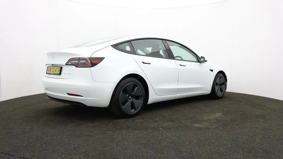 2020-tesla-model-3-e-long-range-big-26