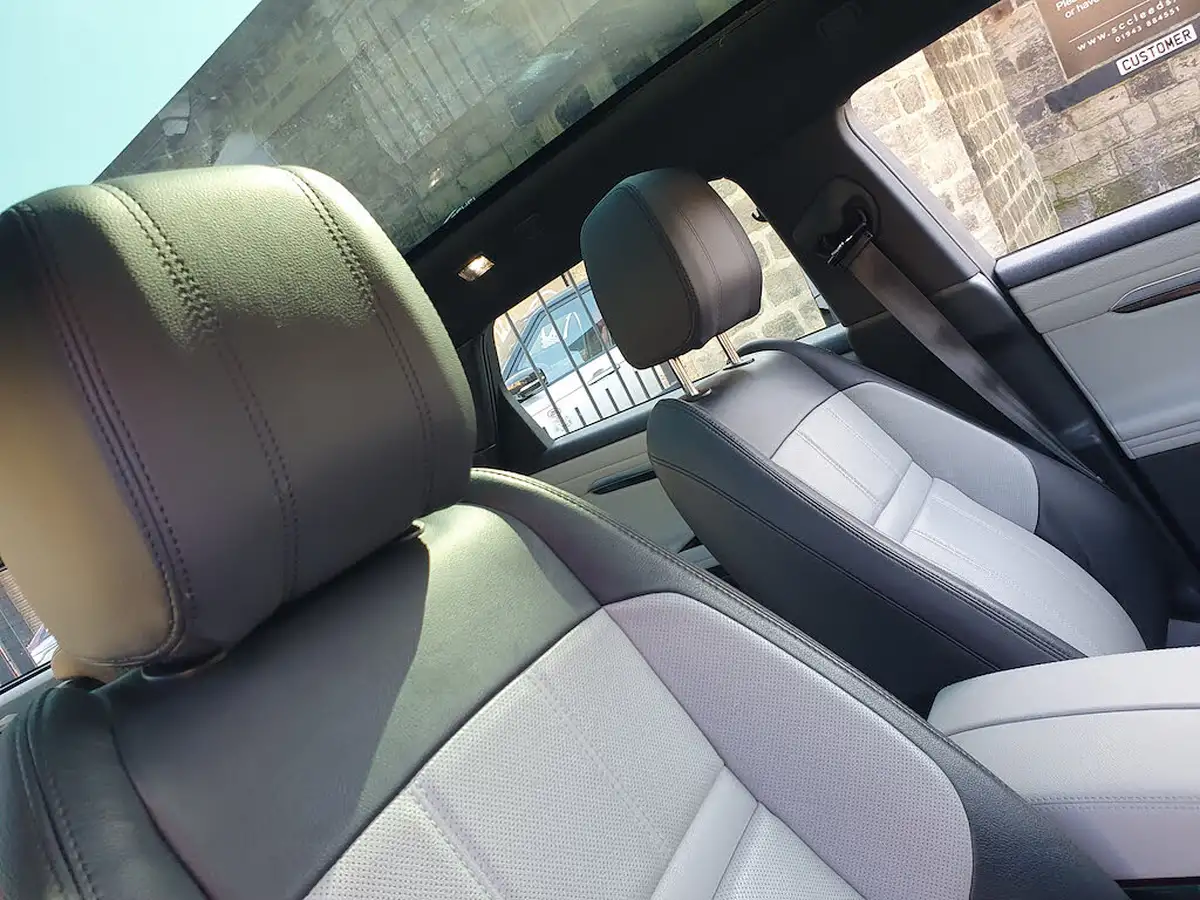 2021-land-rover-range-rover-evoque-15-p300e-r-dynamic-s-big-28