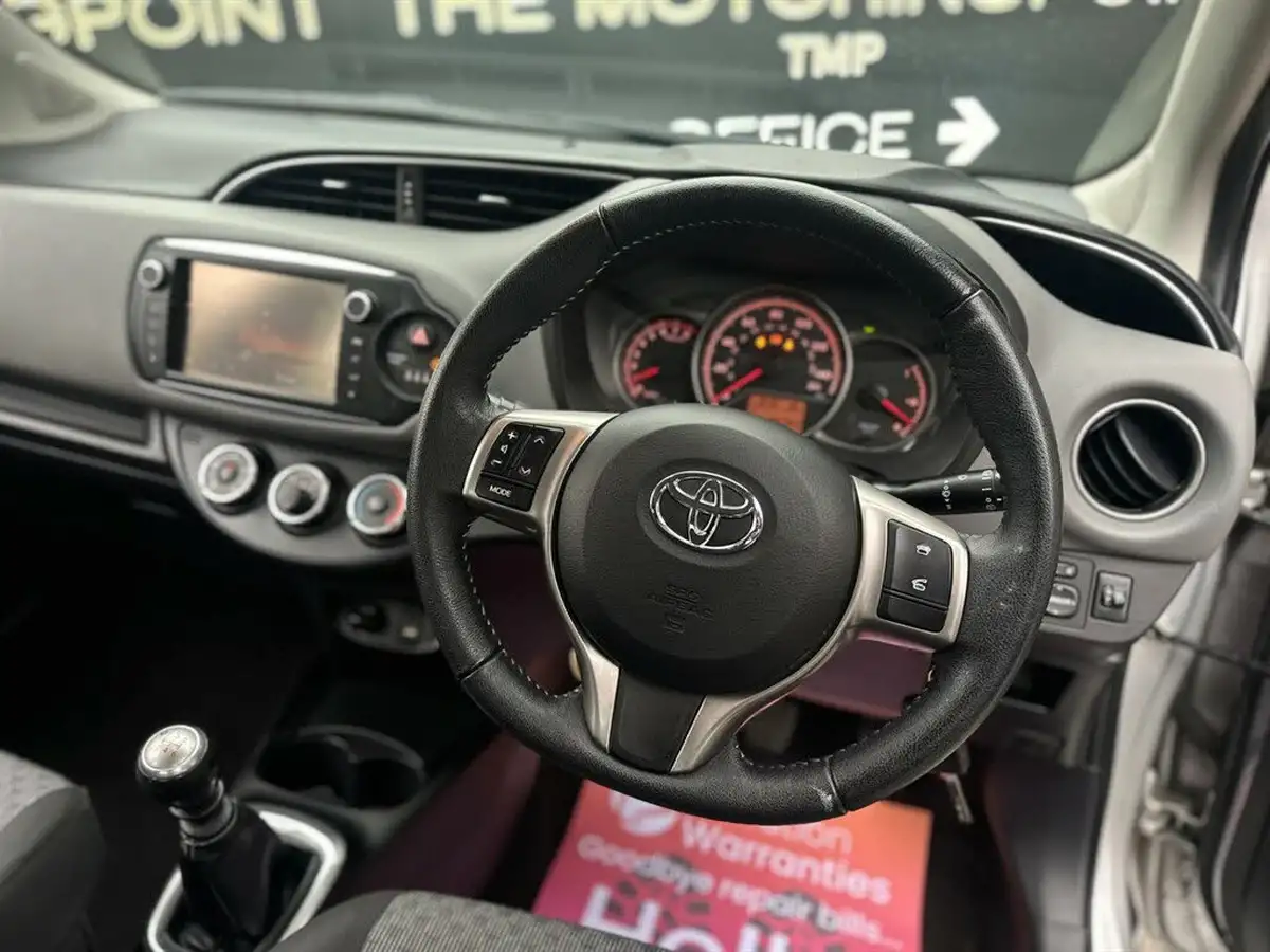 2014-toyota-yaris-133-icon-5d-big-8