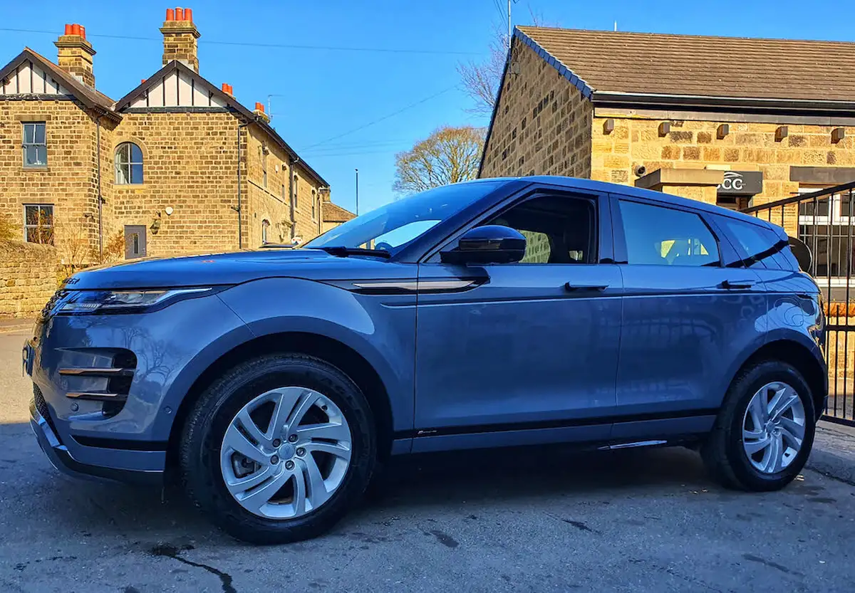 2021-land-rover-range-rover-evoque-15-p300e-r-dynamic-s-big-4