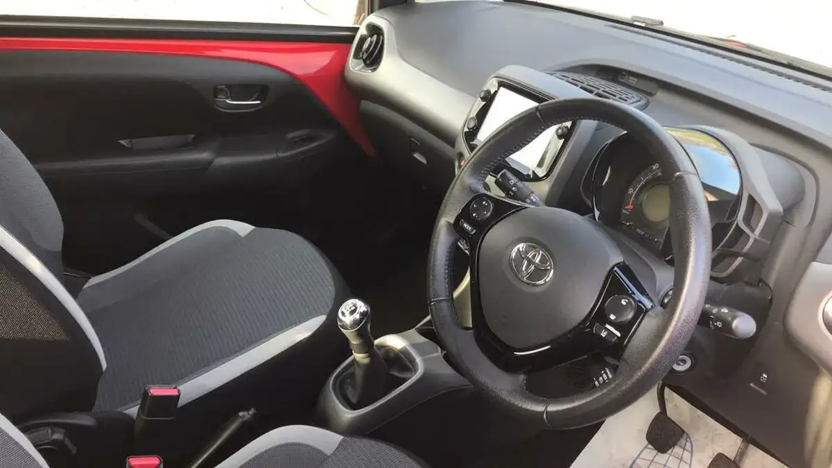 2021-toyota-aygo-10-vvt-i-x-play-tss-big-10