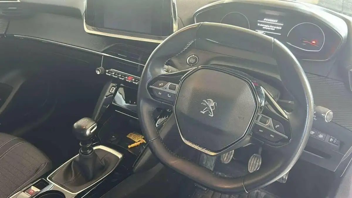 2020-peugeot-208-12-puretech-allure-100bhp-big-33