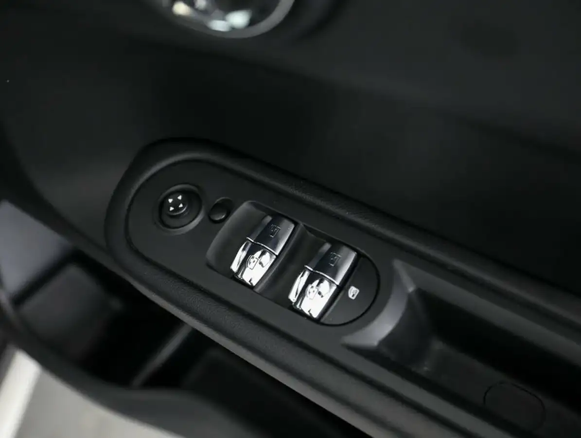 2020-mini-countryman-20td-cooper-d-classic-comfort-auto-big-35